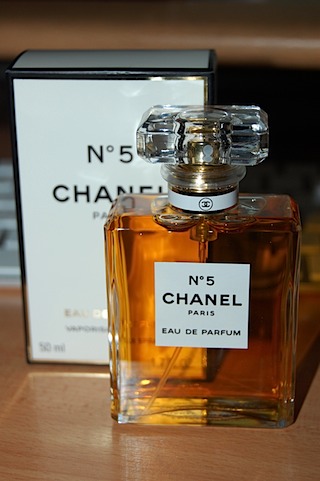 CHANEL NO 5 Perfume  CAN MEN WEAR IT? 